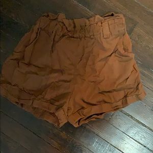 Ruffled brown stretch waist shorts